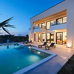 Βίλα Luxury Odeona With Panoramic Seaview Ζαντάρ